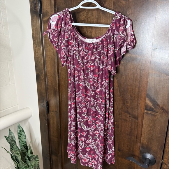 Eye Candy 1x Women’s Burgundy and Pink Floral Dress off-shoulder - Picture 2 of 9